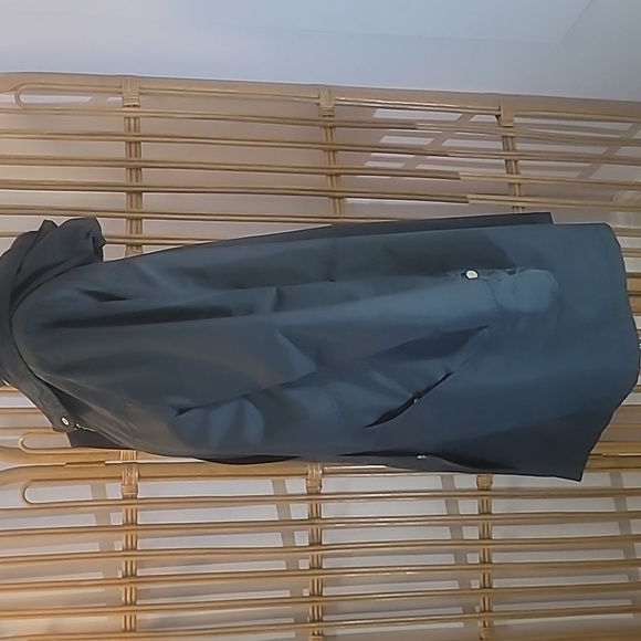 Ellen Tracy navy blue raincoat with hood gold accents size XL zipper and buttons - Picture 7 of 16